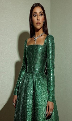   مصر اليوم - بلقيس تشبه أميرات ديزني بفستان طويل باللون الأخضر الزمردي