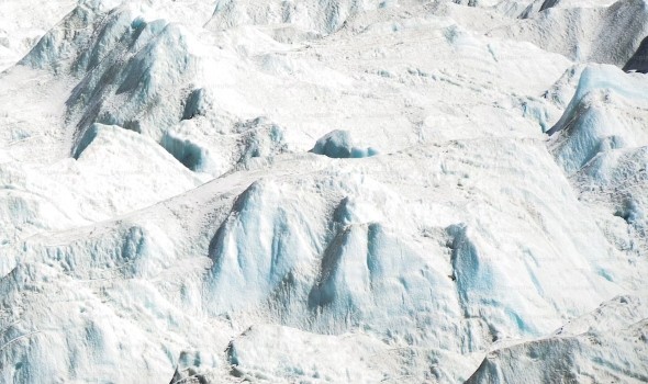   مصر اليوم - جبل جليدي كبير ينفصل عن جرف برانت الجليدي في القارة القطبية الجنوبية
