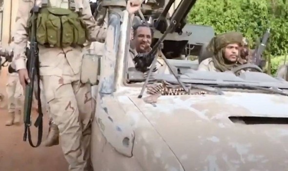   مصر اليوم - الدعم السريع تُعلن قصف مواقع للجيش في القيادة العامة وسلاح المدرعات