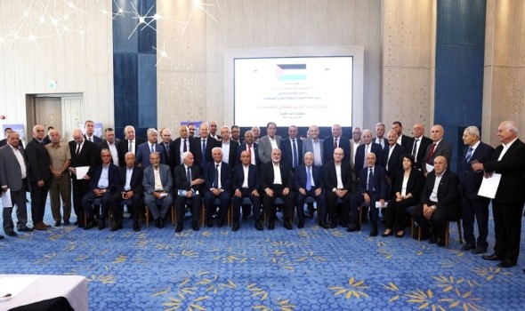   مصر اليوم - في ختام اجتماع لقادة المنظّمات الفلسطينية عبّاس يدعو إلى الوحدة بينها برعاية مصرية