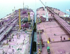   مصر اليوم - سحب أكثر من نصف كمية النفط على متن الناقلة صافر قبالة اليمن