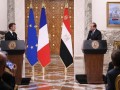 مصر اليوم - ماكرون يستقبل الرئيس السيسي لدى وصوله للمشاركة في قمة مجموعة السبع