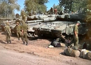   مصر اليوم - الجيش الإسرائيلي يدمر مربعات سكنية بأكملها في خان يونس جنوب قطاع غزة