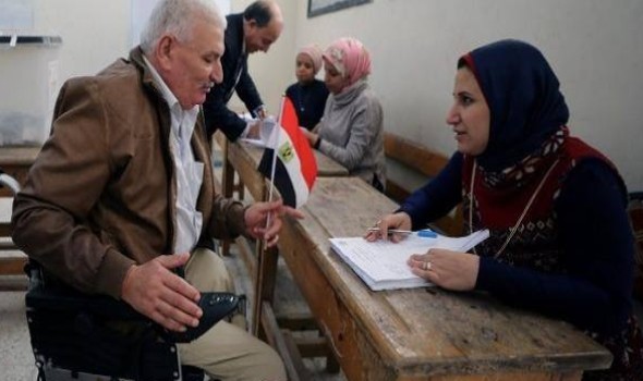   مصر اليوم - المصريون يبدأون التصويت في الانتخابات الرئاسية والسيسي يُدلي بصوته في أحد مراكز الاقتراع