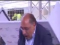   مصر اليوم - لوحة تسقط على رأس وزير أردني  على الهواء  خلال لقاء تلفزيوني