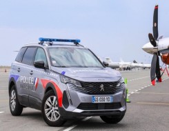 مصر اليوم - بلايلي بعد اعتقاله في مطار فرنسا جزائري وأفتخر