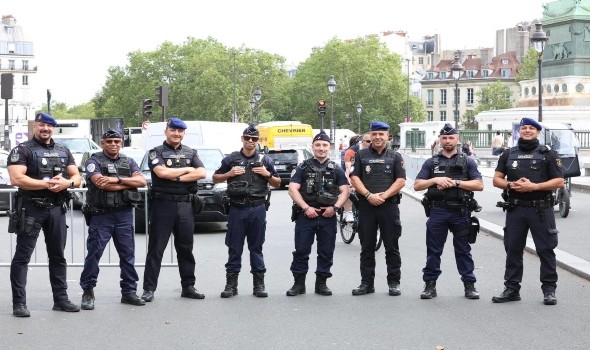 توقيف شرطيين فرنسيين بتهمة اغتصاب امرأة داخل محكمة في باريس