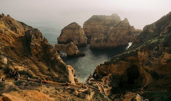   مصر اليوم - هجوم مسلح يودي بحياة عدد من السياح في كشمير ويحول الموقع السياحي إلى ساحة مأساة