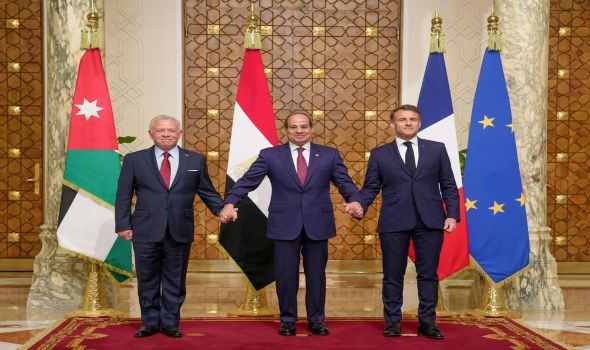   مصر اليوم - السيسي وماكرون في زيارة تاريخية للعريش لتفقد مصابي حرب غزة ووقفة احتجاجية في المدينة لآلاف المصريين لرفض تهجير الفلسطينيين