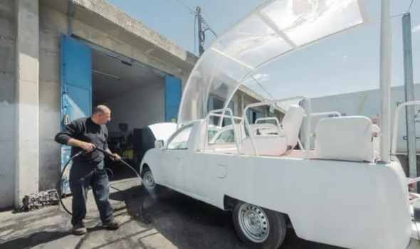   مصر اليوم - البابا فرنسيس في آخر وصية له  يطلب تحويل سيارته التي إستقلها في بيت لحم إلى مستشفى لعلاج أطفال غزّة