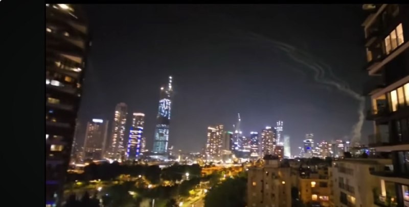   مصر اليوم - الحرس الثوري يقصف وسط إسرائيل بصواريخ دقيقة وإسرائيل تهاجم قُم وأهداف أخرى