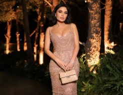 مصر اليوم - الفستان النيود يتربّع على عرش أناقة النجمات لصيف 2025