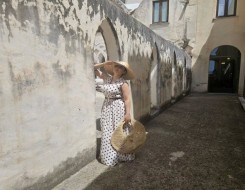   مصر اليوم - طبعات صيف 2025 الأيقونية تتصدر إطلالات النجمات والكاروهات والزيبرا والبولكا دوت في سباق الأناقة