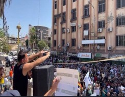   مصر اليوم - احتجاجات في السويداء تتضمن رفع العلم الإسرائيلي وممر بصرى الشام يشهد حركة تجارية وإنسانية نشطة