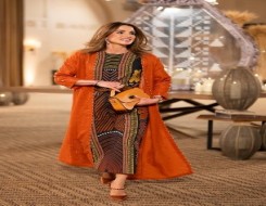 مصر اليوم - الملكة رانيا تتألق بالأزياء المقلمة وتلفت الأنظار بتنسيقات عصرية