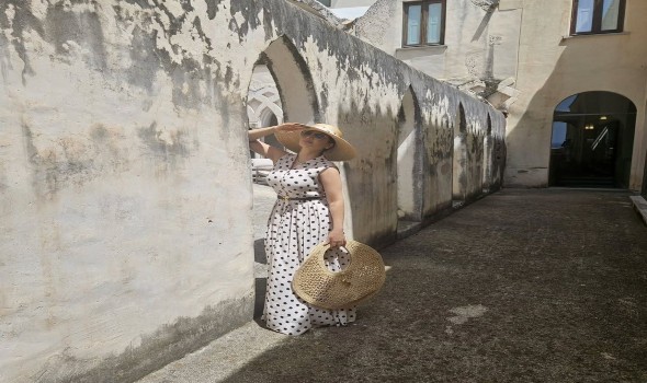   مصر اليوم - طبعات صيف 2025 الأيقونية تتصدر إطلالات النجمات والكاروهات والزيبرا والبولكا دوت في سباق الأناقة