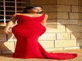   مصر اليوم - النجمات يخطفن الأنظار بصيحة الفساتين المونوكروم الملونة لصيف 2025