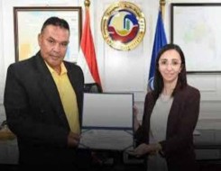 مصر اليوم - من عامل نظافه الي باحث قانوني مصري يحصل علي الماجستير ويستعد للدكتوراه