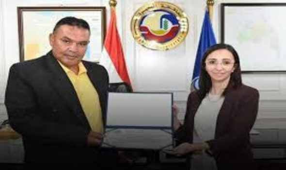   مصر اليوم - من عامل نظافه الي باحث قانوني مصري يحصل علي الماجستير ويستعد للدكتوراه