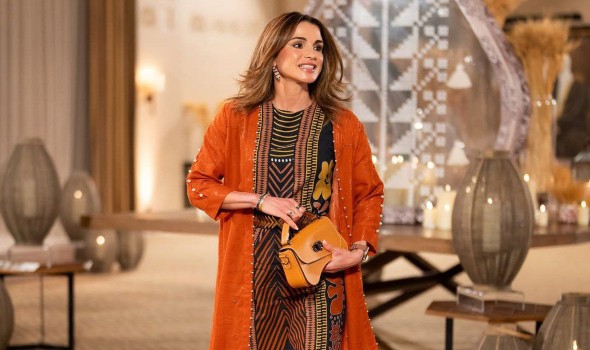   مصر اليوم - حقيبة الملكة رانيا البرتقالية من Nodie's تُشعل الطلب على دار الأزياء الفرنسية الصاعدة