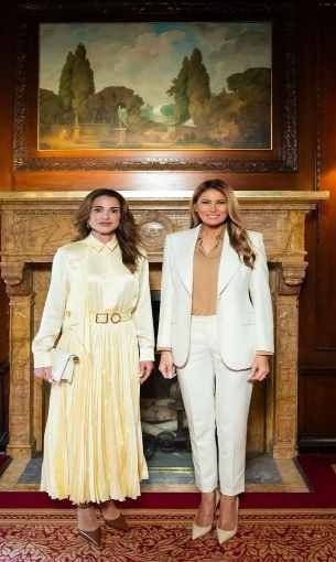   مصر اليوم - الأناقة الكلاسيكية تجمع الملكة رانيا وميلانيا ترامب في لقاء يعكس ذوقًا راقيًا وأسلوبًا مميزًا