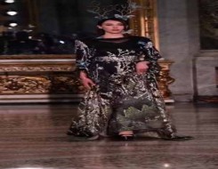   مصر اليوم - نسرين سند تتألق على منصات ميلانو وباريس وتكرّس حضورها كوجه عربي عالمي