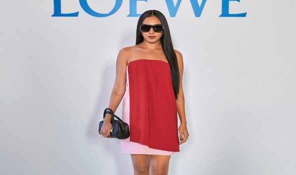   مصر اليوم - تألّق عربي وعالمي في عرض أزياء لويفي لموسم ربيع وصيف 2026 خلال أسبوع الموضة في باريس