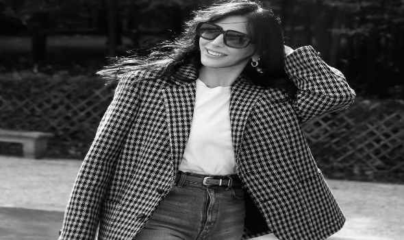   مصر اليوم - البليزر الطويل الفضفاض عنوان الأناقة الخريفية عند النجمات