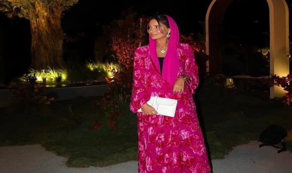   مصر اليوم - عبايات وردية مستوحاة من الفاشينيستا لإطلالة أنيقة في أكتوبر الوردي