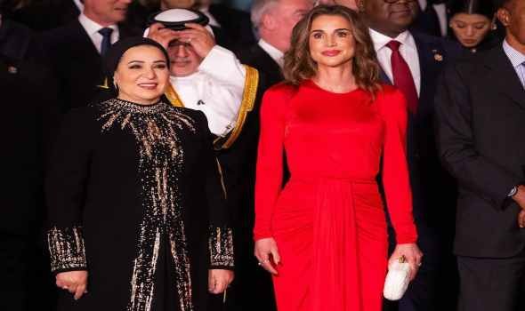 مصر اليوم - أناقة ملكات مصر القديمة تُلهم النجمات في افتتاح المتحف المصري وسحر فرعوني يلفّ الحفل بحضور الملكة رانيا