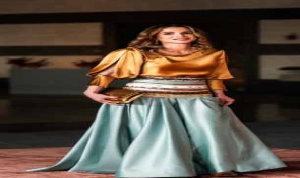 لمسة الحرير تعزز فخامة إطلالة الملكة رانيا باللون الأزرق الفيروزي
