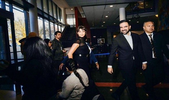   مصر اليوم - زوجة زهران ممداني راما دوجي الفنانة السورية التي قد تشارك في رسم ملامح السياسة الأميركية