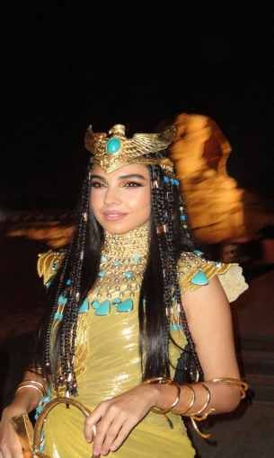   مصر اليوم - نجمات مصريات يجسّدن سحر الجمال الفرعوني في افتتاح المتحف المصري