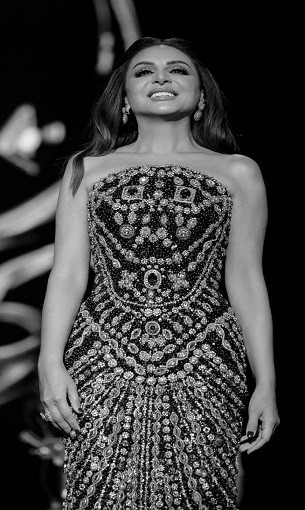   مصر اليوم - أنغام تتألق بفستان أنيق وتلهم عاشقات الأناقة في سهرات الخريف