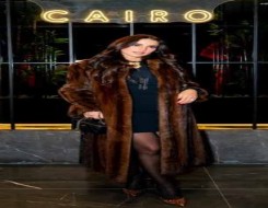   مصر اليوم - النجمات يتألقن بلمسة الفرو في الشتاء