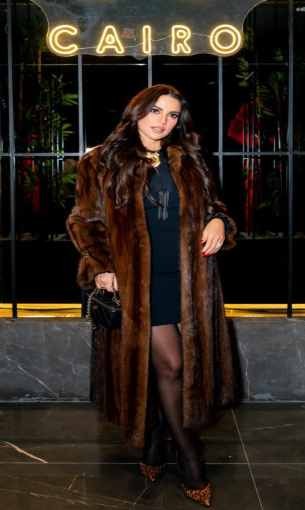 مصر اليوم - النجمات يتألقن بلمسة الفرو في الشتاء