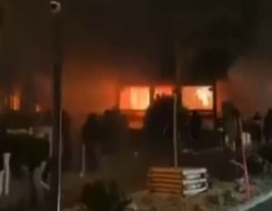   مصر اليوم - الشعلات المتوهجة على زجاجات الشمبانيا تسبب حريقا مميتا في منتجع التزلج بسويسرا