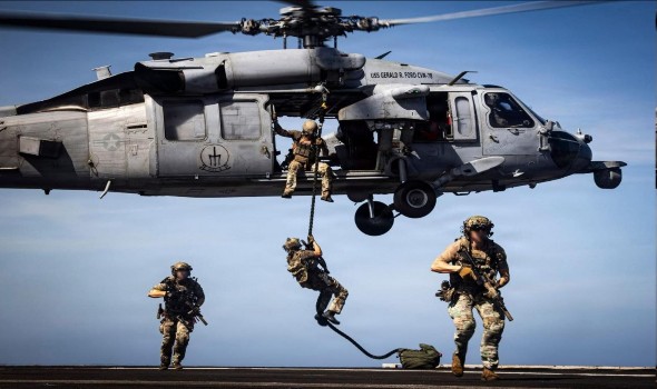 مصر اليوم - الولايات المتحدة تعزّز وجودها العسكري قرب إيران وترجيحات بحملة جوية لعدة أيام دون اجتياح بري