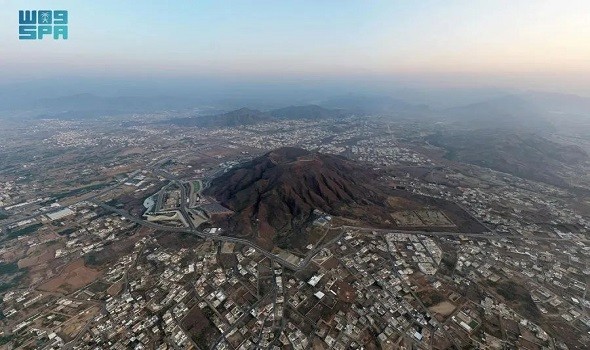   مصر اليوم - جبل الحيلة بمحايل عسير معلم سياحي يتصدر تكويناً جيولوجياً فريداً