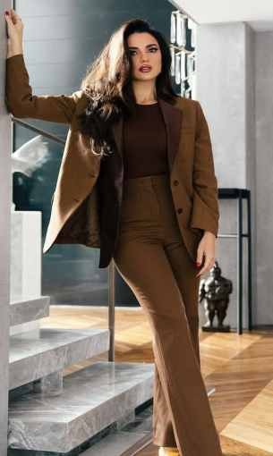 مصر اليوم - ألوان التراب تسحر إطلالات النجمات شتاء 2026