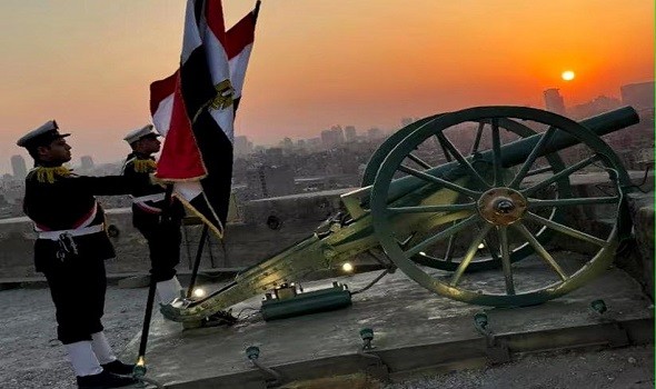 مصر اليوم - قصة مدفع الحاجة فاطمة من ميادين الحروب إلى طقس رمضاني راسخ في الوجدان