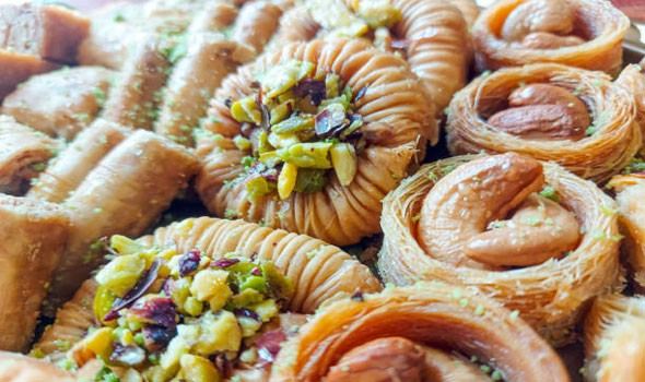   مصر اليوم - أساور الست حلى فاخر يزيّن سفرة رمضان