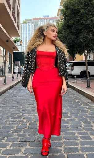   مصر اليوم - إطلالات مايا دياب بالأحمر تعكس أناقة رومانسية في أجواء عيد الحب