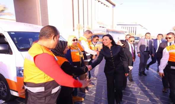   مصر اليوم - وزيرة التضامن المصري تشهد اصطفاف فرق التدخل السريع والهلال الأحمر لتعزيز سرعة الاستجابة لحالات بلا مأوى