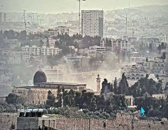   مصر اليوم - إسرائيل تدين جنون النظام الإيراني بعد سقوط شظايا صاروخ قرب المسجد الأقصى