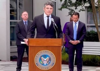   مصر اليوم - FBI يحقق مع مدير مكافحة الإرهاب المستقيل جو كينت بتهمة تسريب معلومات