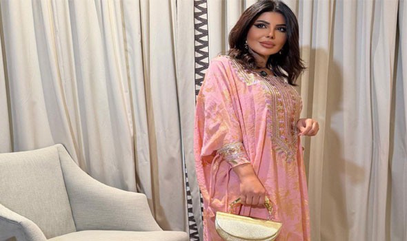   مصر اليوم - إطلالات بلمسات اللون الوردي يمكن أن تلهمك لأيام عيد الفطر 2026 من وحي عاشقات الموضة