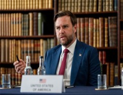 مصر اليوم - فانس يعلن استمرار المفاوضات مع إيران وترامب يطالب باتفاق شامل