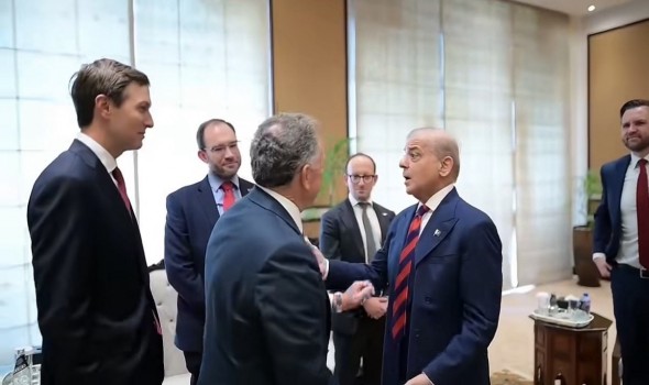   مصر اليوم - رئيس الوزراء محمد شهباز شريف محتمعاً مع الوفد الإيراني و ترأسه رئيس مجلس الشورى محمد باقر قاليباف و وزير الخارجية عباس عراقجي