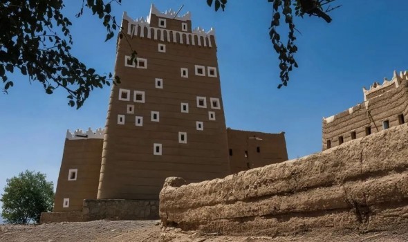   مصر اليوم - قرية المشكاة التراثية 12 قصرًا طينيًا تروي حكايات 300 عام في نجران